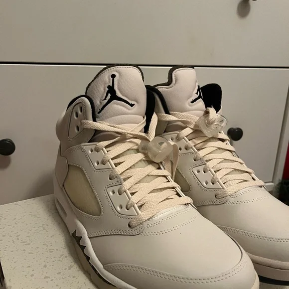 Limited edition Air Jordan 5 retro se sails